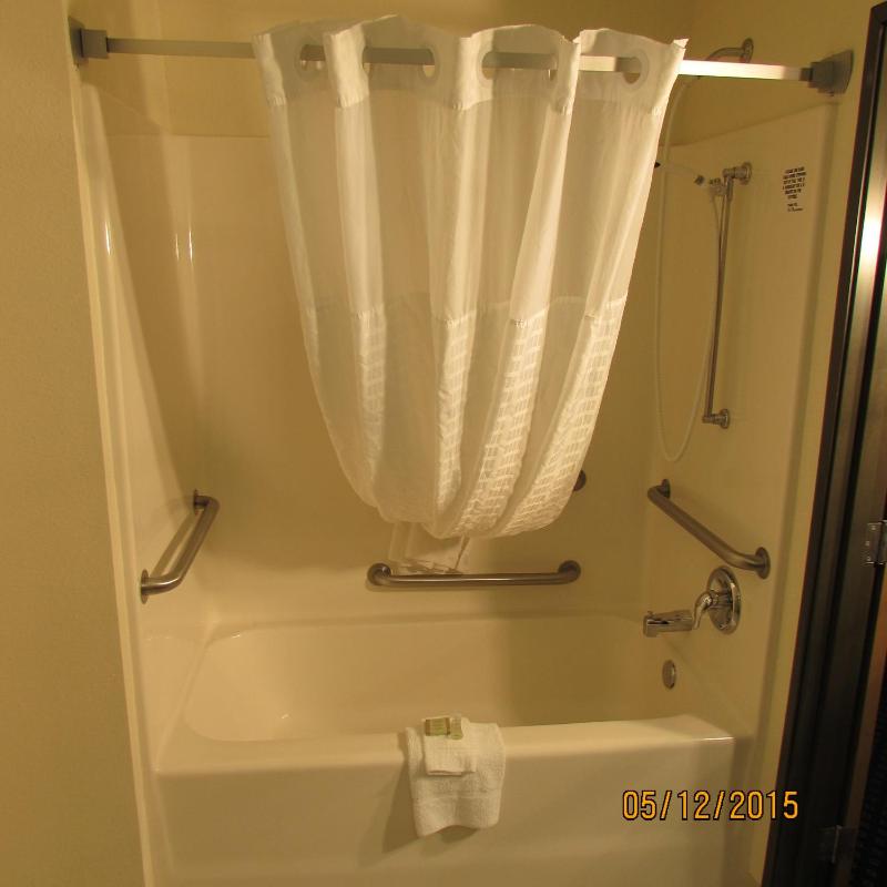 Queen Room - Mobility Access/Non-Smoking image 2