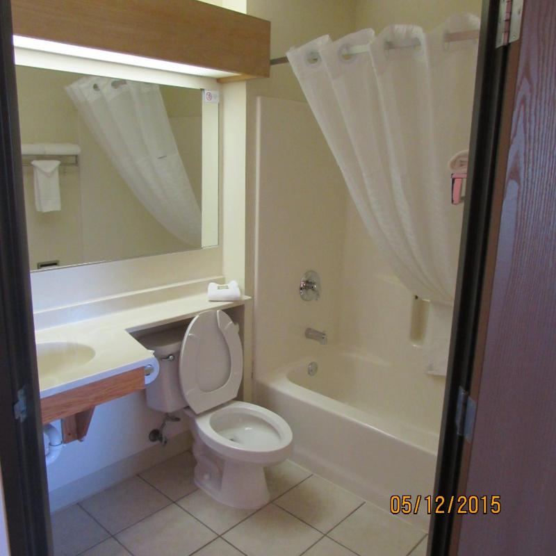 Queen Room - Non-Smoking image 2