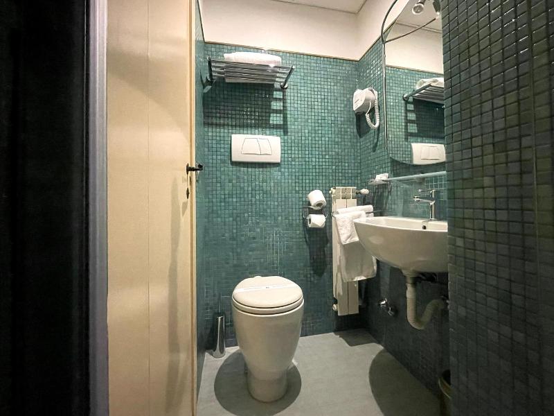 Economy Single Room image 3