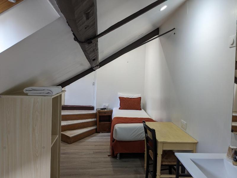 Single Room - Attic image 1