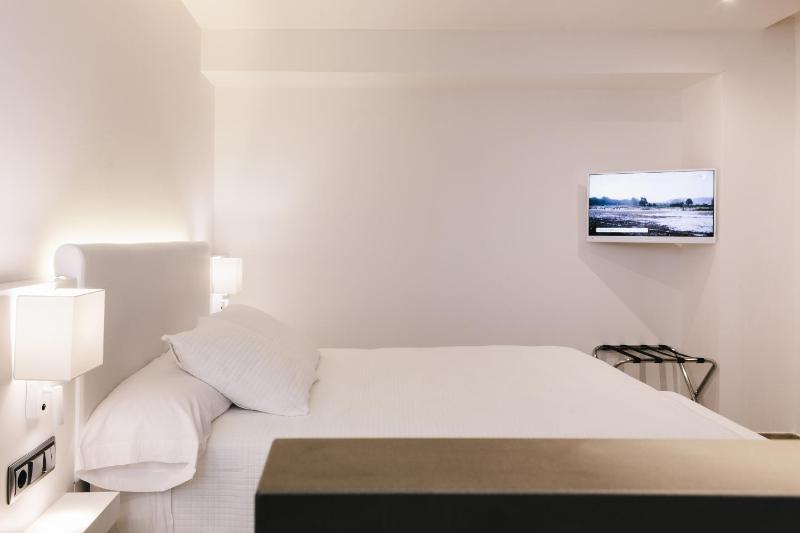 Premium Room with Partial Sea View image 3