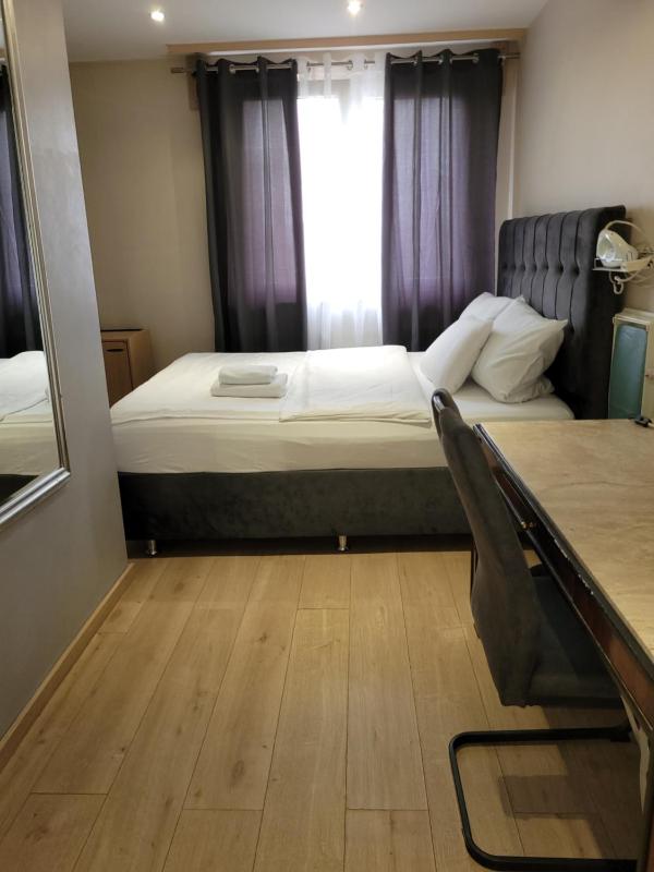 Double Room image 4