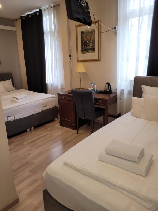Triple Room image 3