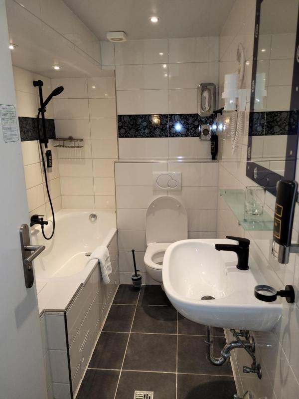 Single Room image 3