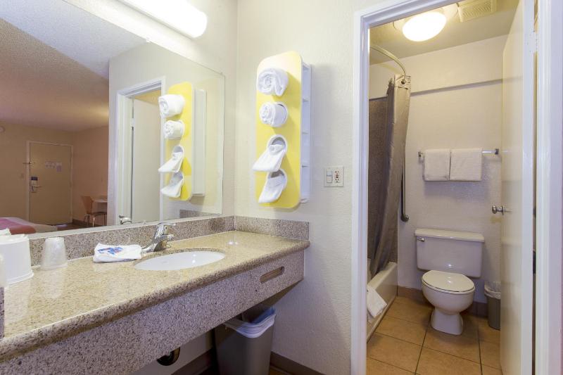 Cathedral Hill Hotel - image 14