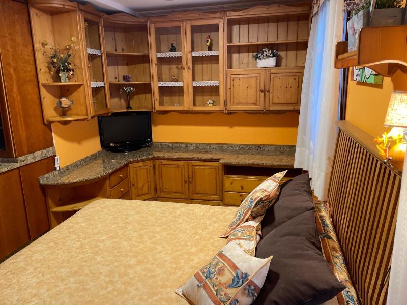 Family Room image 2