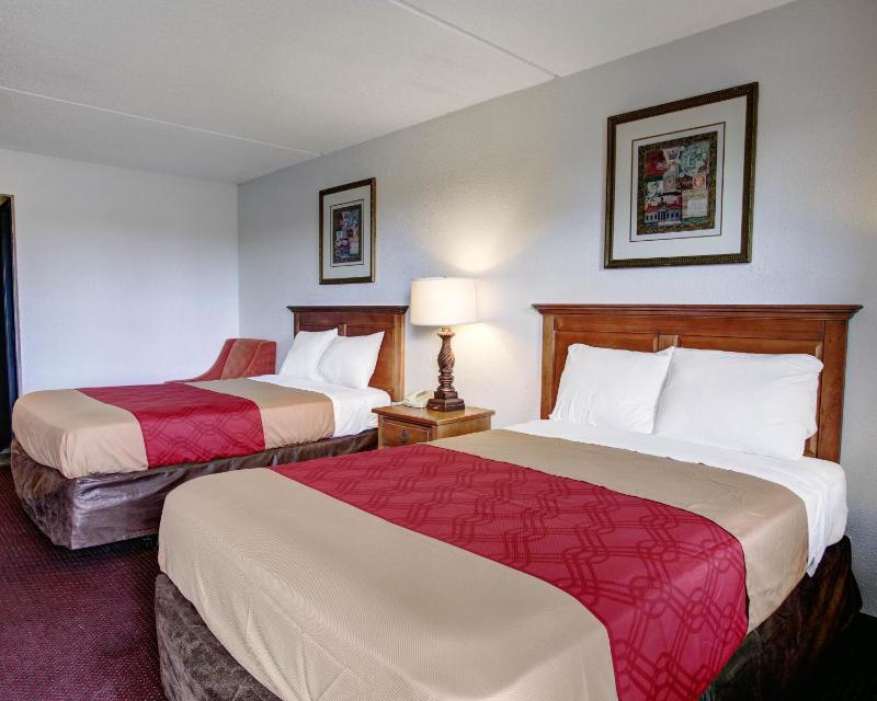 Double Room with Two Double Beds - Smoking image 2