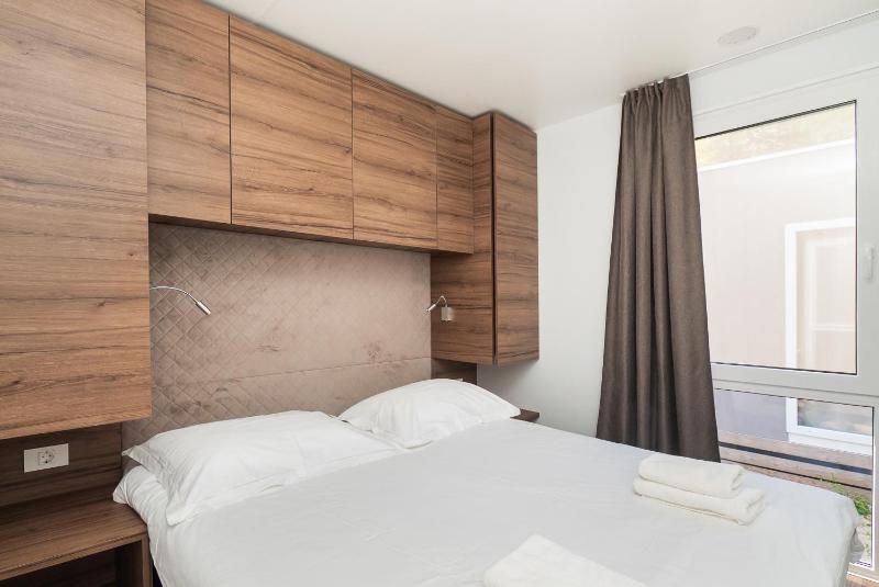Luxury Two Bedroom Mobile Home  image 3
