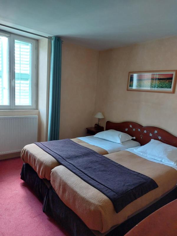 Standard Twin Room image 1