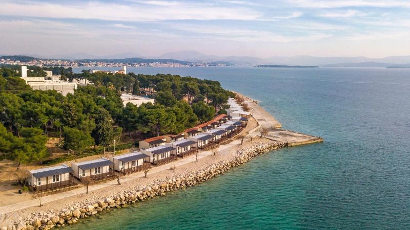 Premium Beach Two-Bedroom Mobile Home with Terrace and Sea View image 3