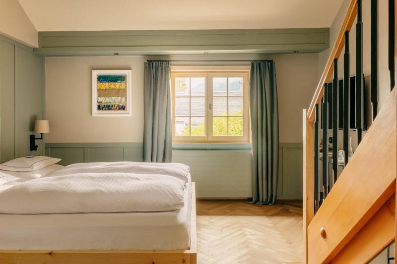 Studio - Split Level image 3