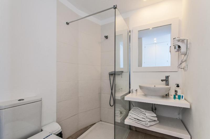 Superior Double Room with Sea View image 2
