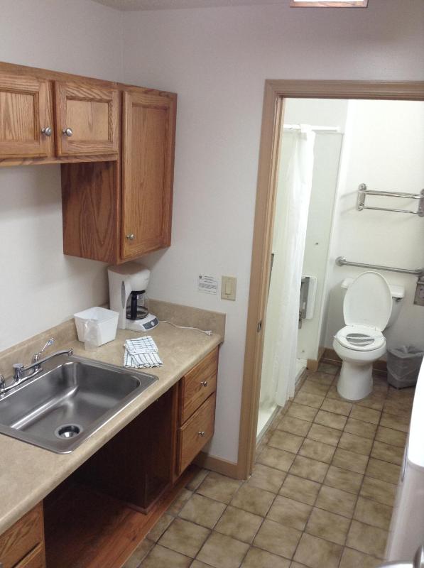 Double Room with Pool View image 4