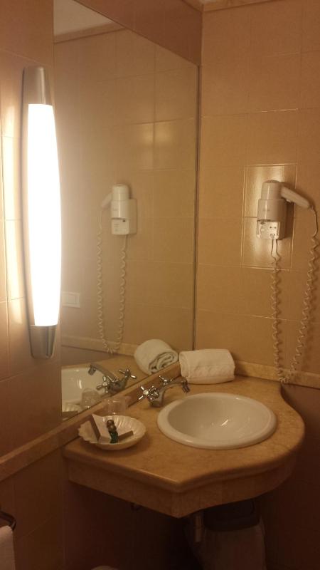 Superior Quadruple Room image 3