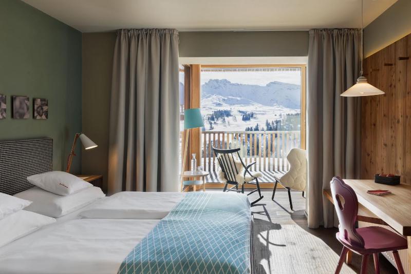 Comfort Double Room with Balcony and Mountain View image 1