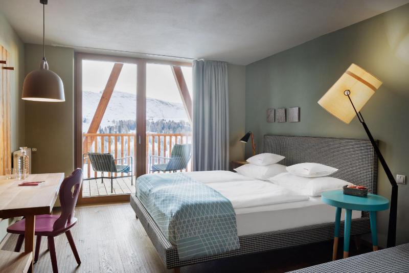 Double Room with Balcony and Mountain View image 1