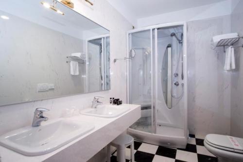 Superior Double Room image 2