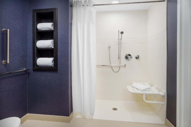 One-Bedroom Suite with Two Queen Beds and Sofa Bed image 2