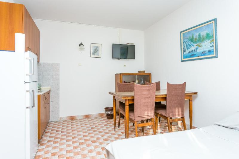 One-Bedroom Apartment with Terrace and Sea View image 4