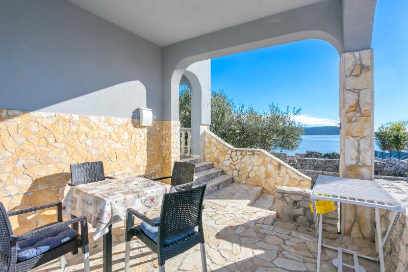 One-Bedroom Apartment with Terrace and Sea View image 3