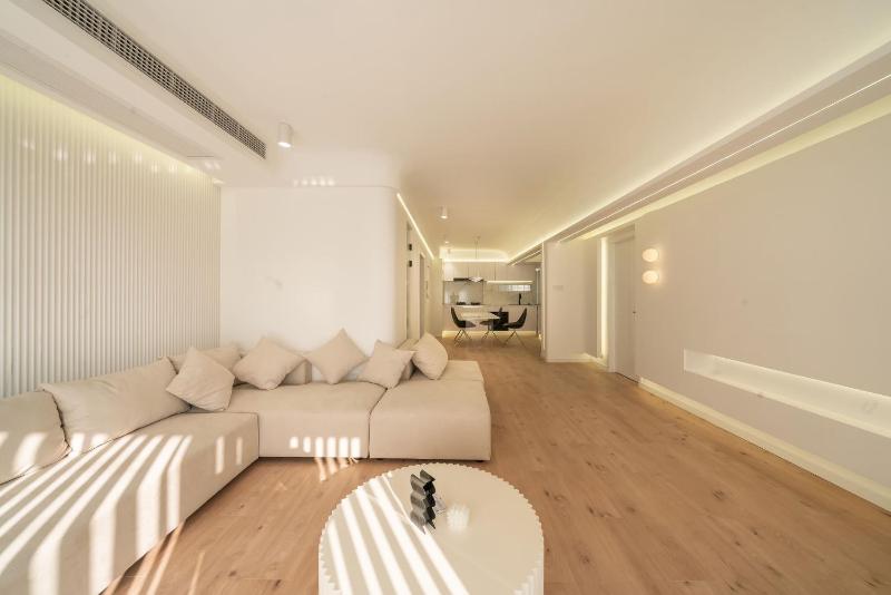 Molly Homestay - Nanjing East Road the Bund 3-Bedroom with Elevator Apartment - image 7