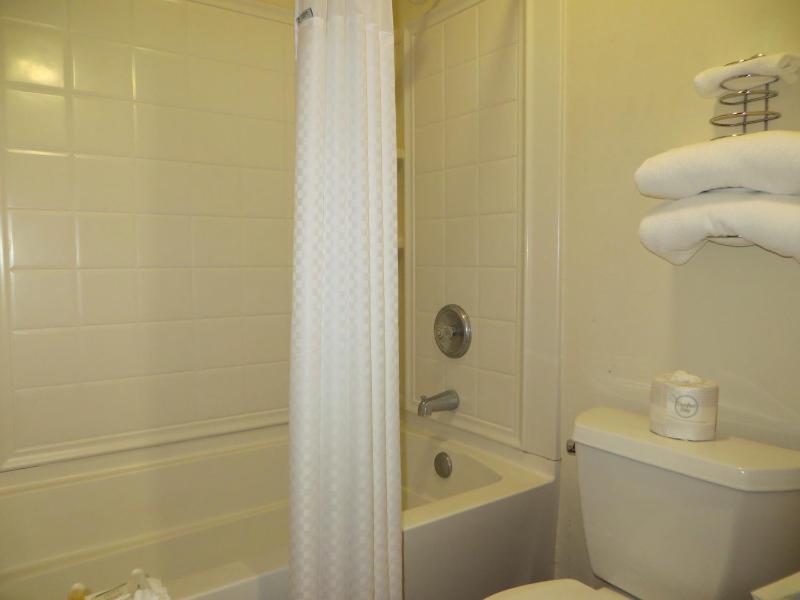 King Room - Non-Smoking image 3