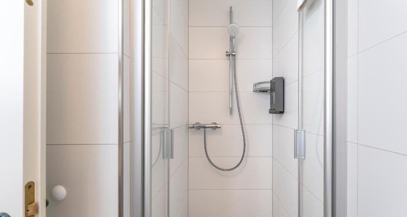 Economy Double Room image 3