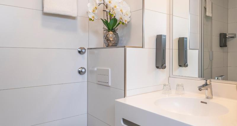 Economy Double Room image 4