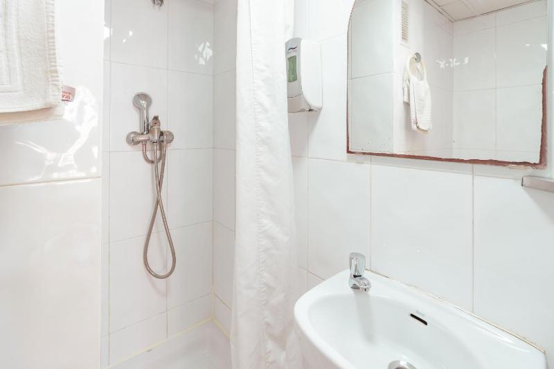 Double Room with Balcony image 3