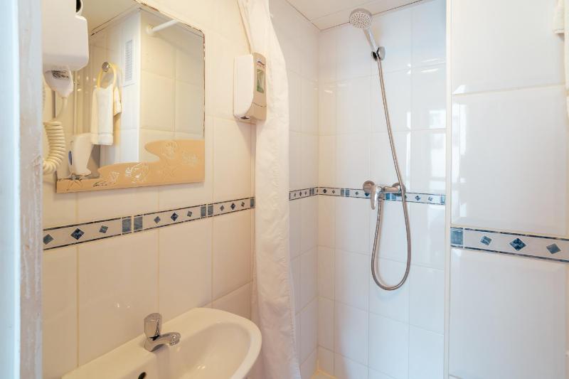Double Room image 2