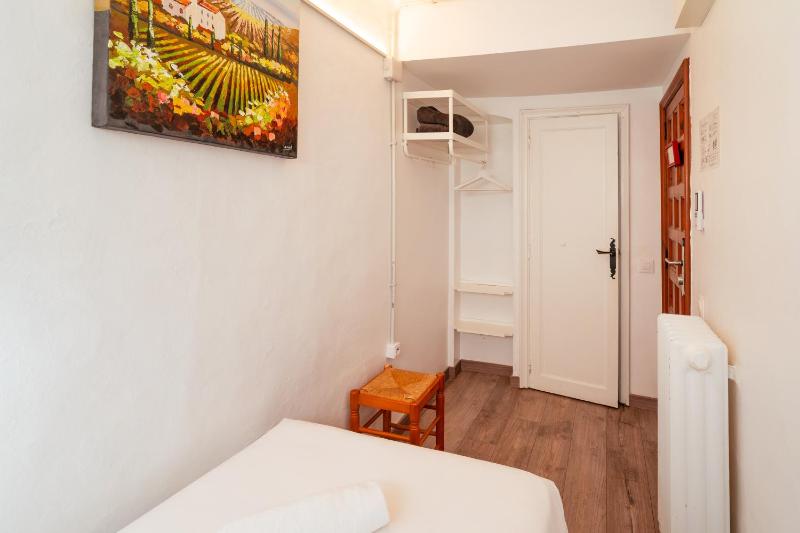 Single Room with Private Bathroom image 4
