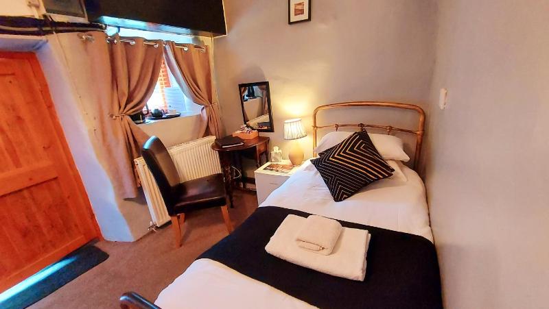Single Room image 1