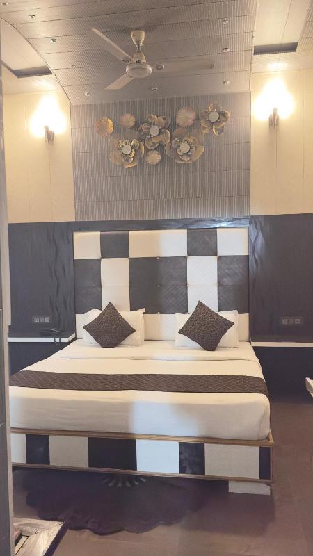 Hotel PardesiHar ki pauri Road Haridwar - image 29