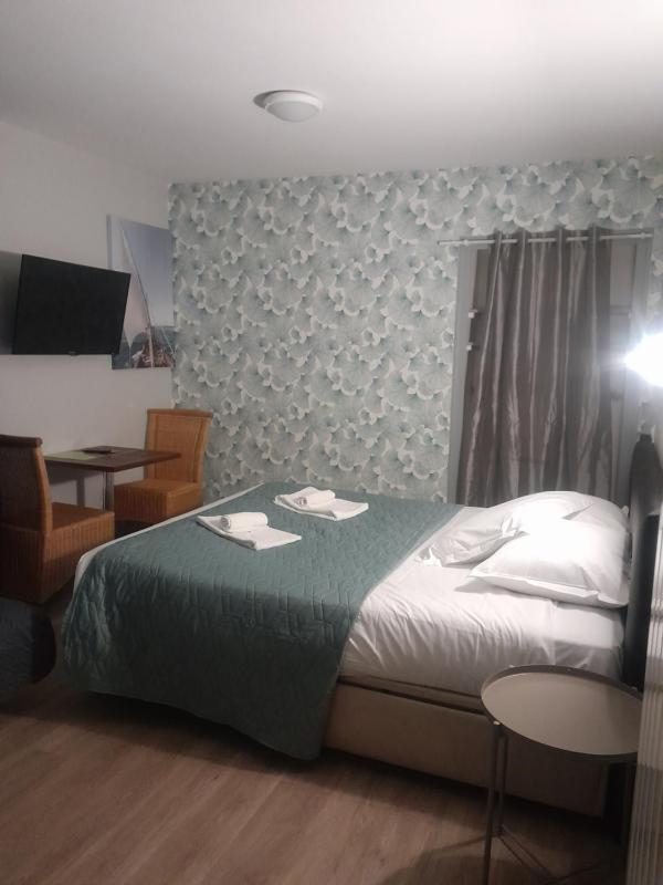Family Room image 1