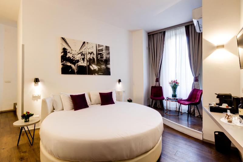 Deluxe Round Bed image 1