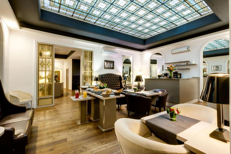 Luxury Suite with Waterfall image 3