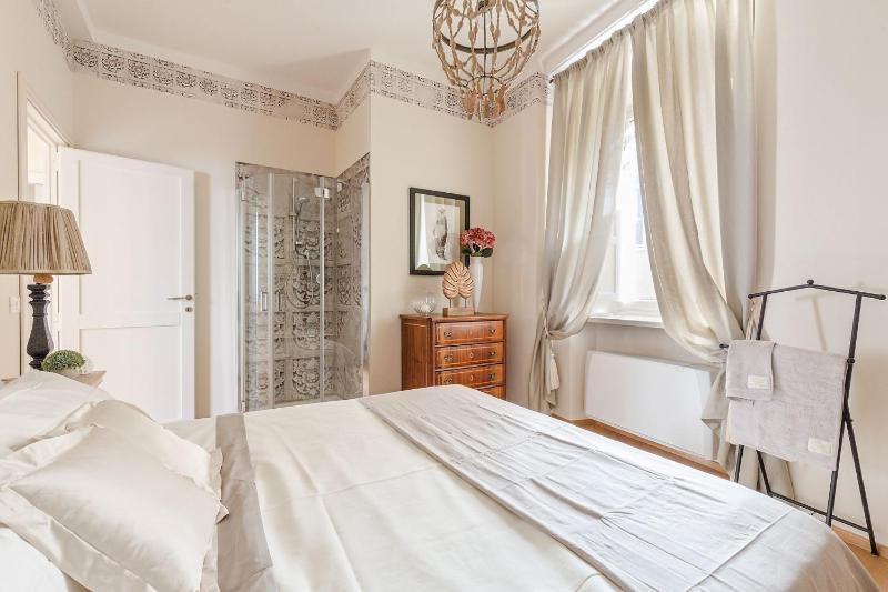 Casa San Frediano 3 Luxury Bedrooms and a Charming LUCCA View Inside the Walls - image 2