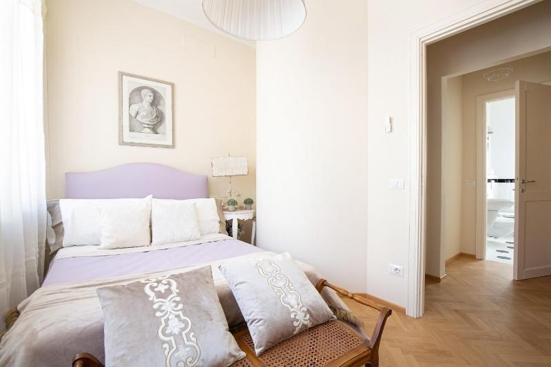 Casa San Frediano 3 Luxury Bedrooms and a Charming LUCCA View Inside the Walls - image 19