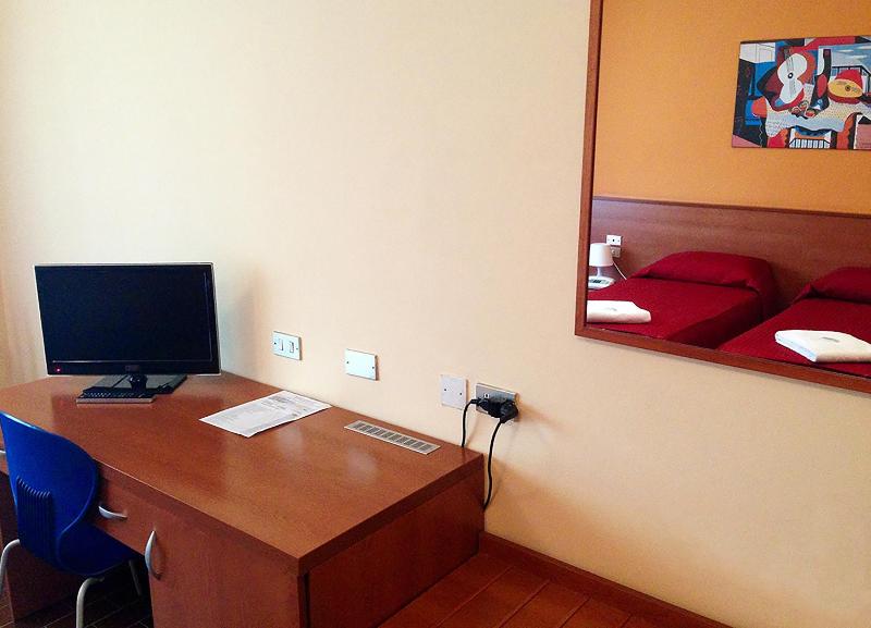 Double Room image 3