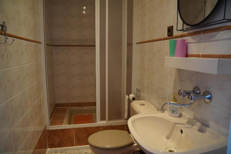 Comfort Triple Room with Shower image 4