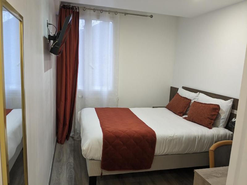 Double Room image 3