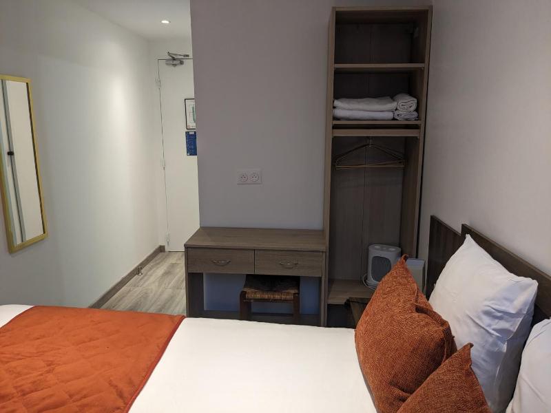 Double Room image 4