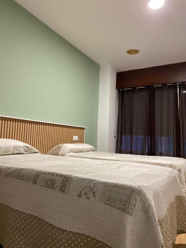Large Twin Room image 2