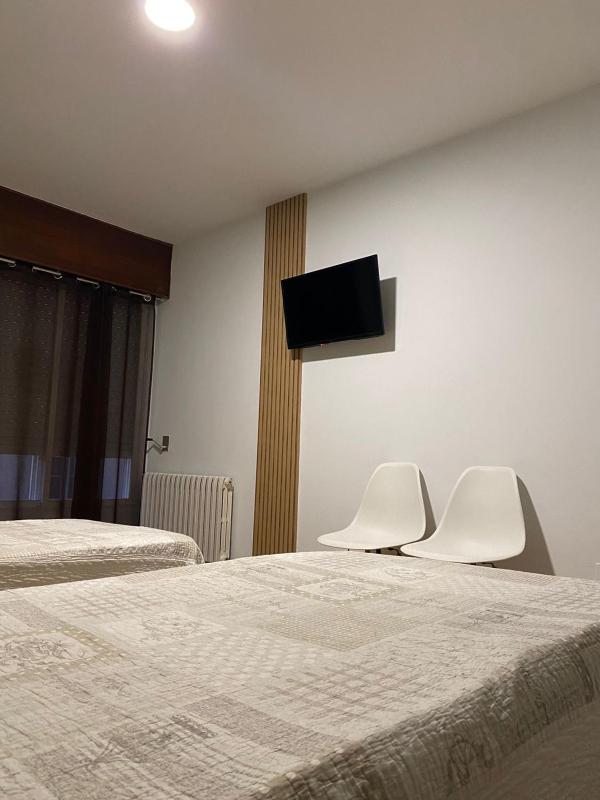 Large Twin Room image 3