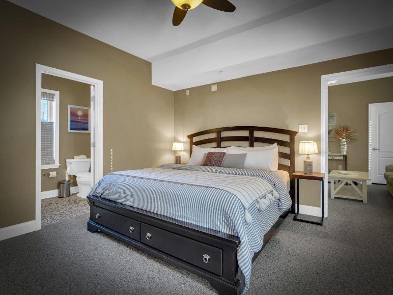 Superior King Suite image 1