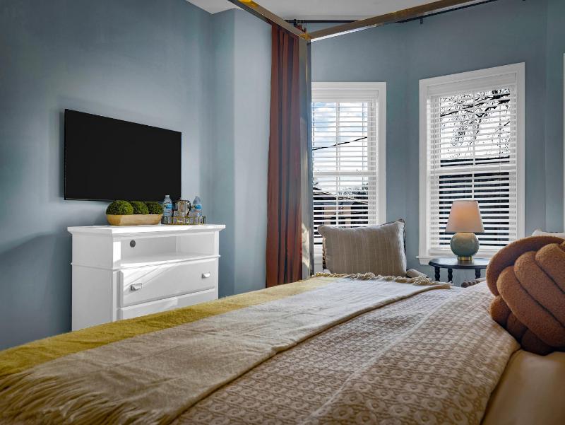 King Room image 3
