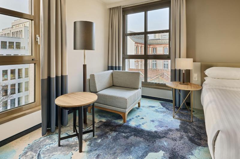 Executive King Room with Lounge Access image 4