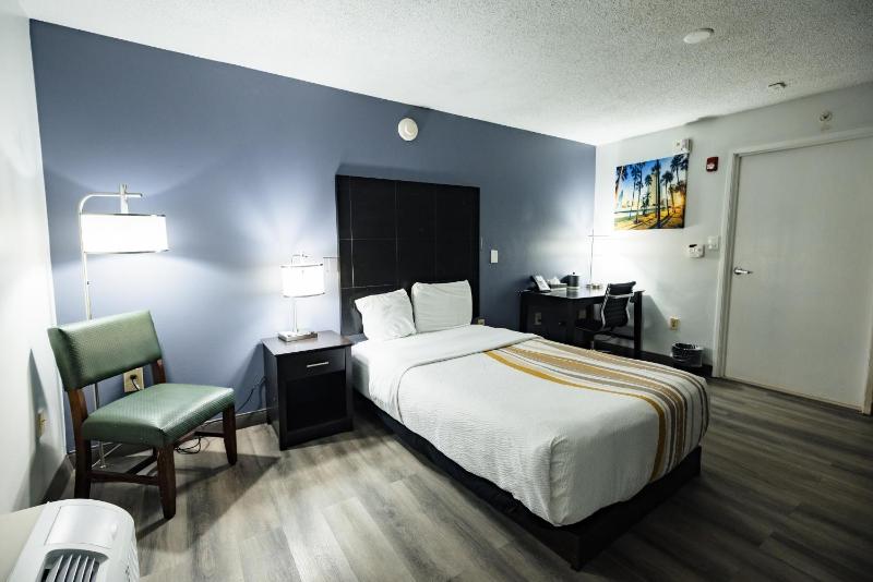 Double Room - Mobility Access/Non-Smoking image 2