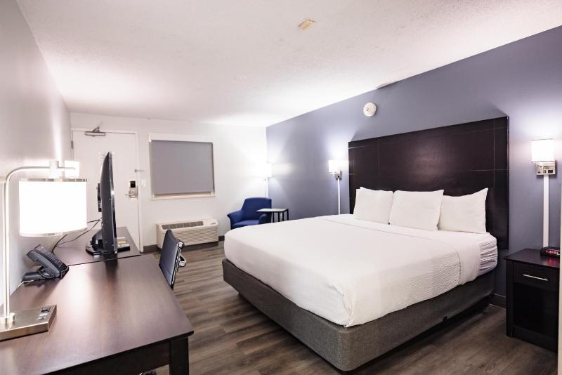 La Quinta Inn & Suites by Wyndham Tampa-Near Busch Gardens - image 44