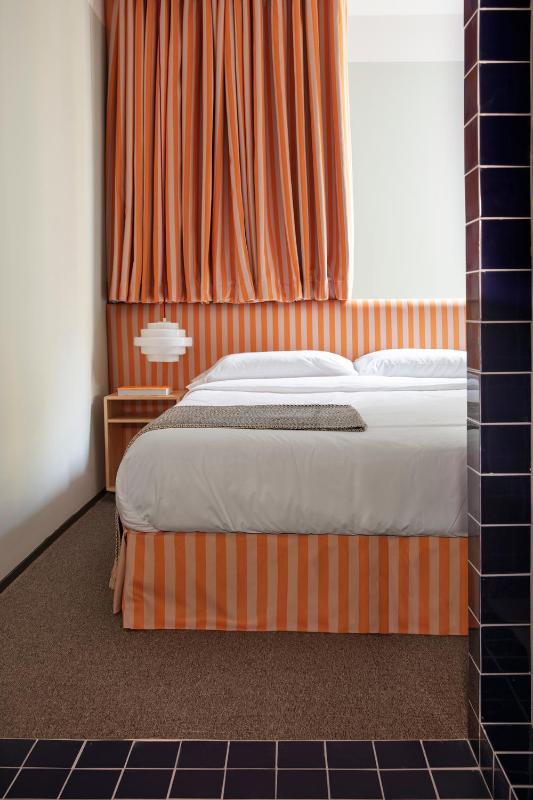 Double Room image 3